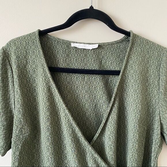 Lush-wrap Texture Print Short Sleeve Top - Picture 3 of 9